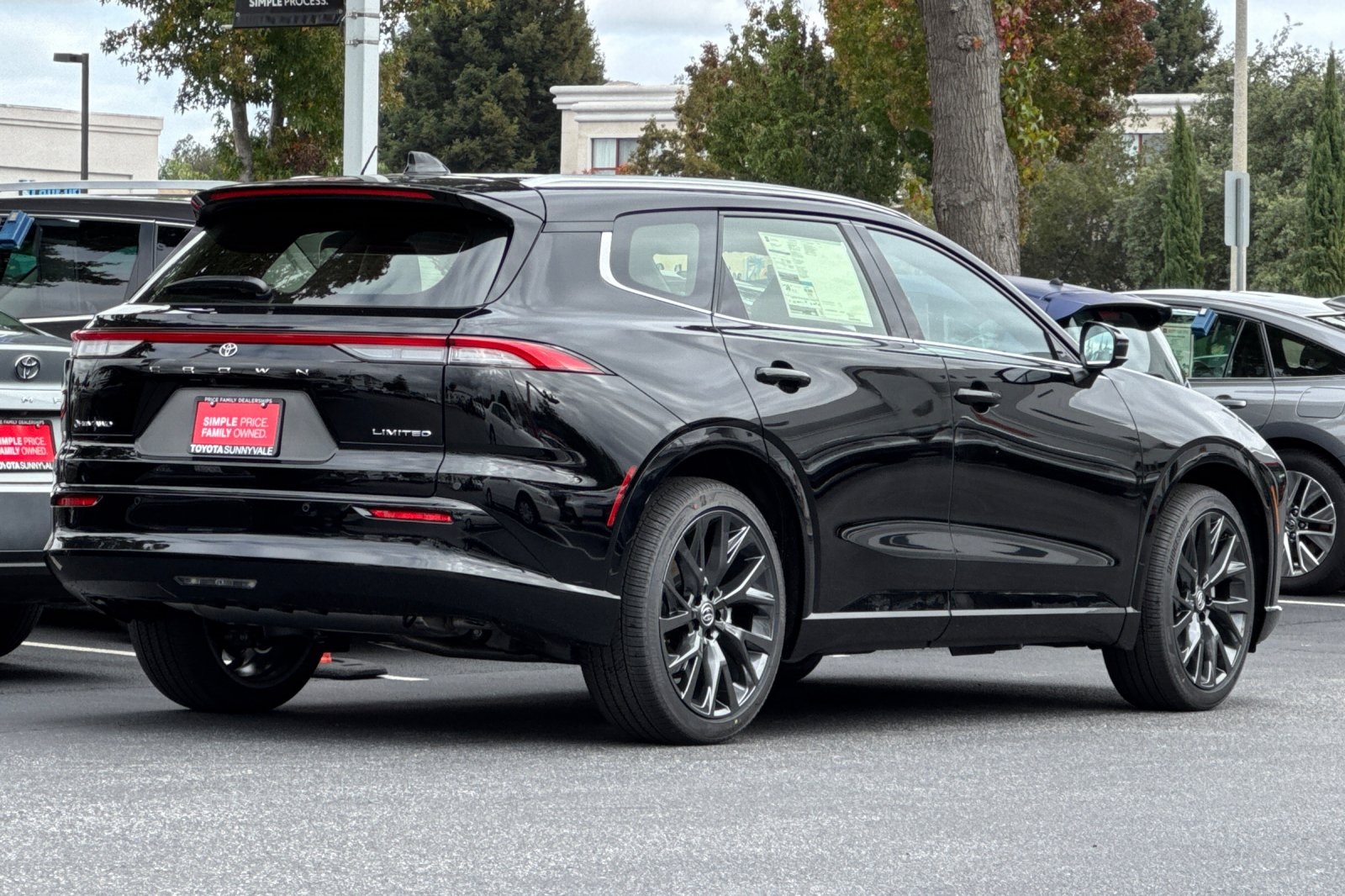 2025 Toyota Crown Signia Limited photo 3