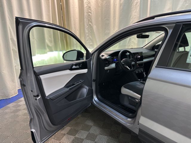 2025 Volkswagen Taos S photo 9