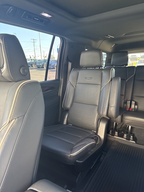 2021 Cadillac Escalade ESV Premium Luxury photo 2