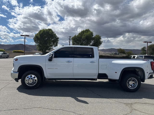 2024 Chevrolet Silverado 3500HD LTZ photo 2