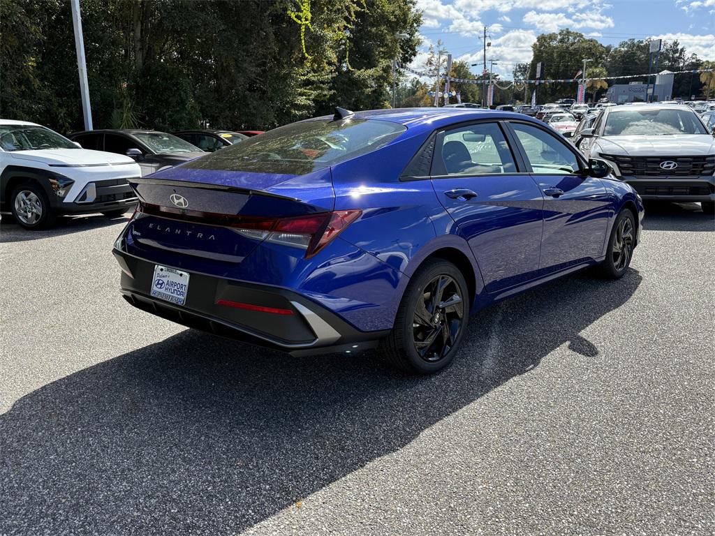2026 Hyundai Elantra SEL Sport photo 3