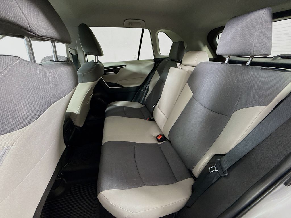 2023 Toyota RAV4 Hybrid XLE photo 22