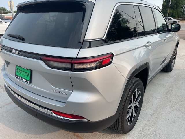 2025 Jeep Grand Cherokee Limited photo 3