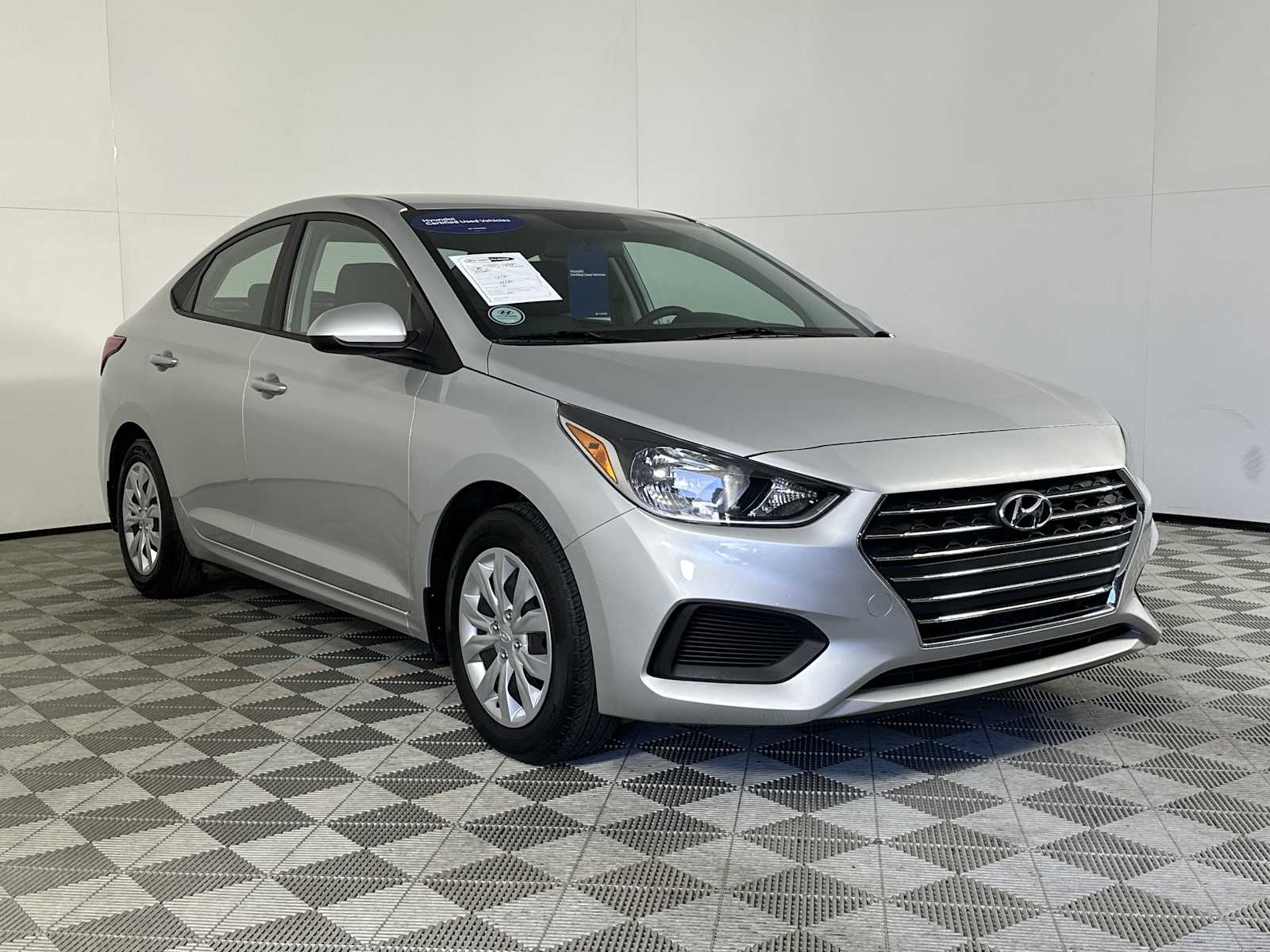 2022 Hyundai Accent SE's photo