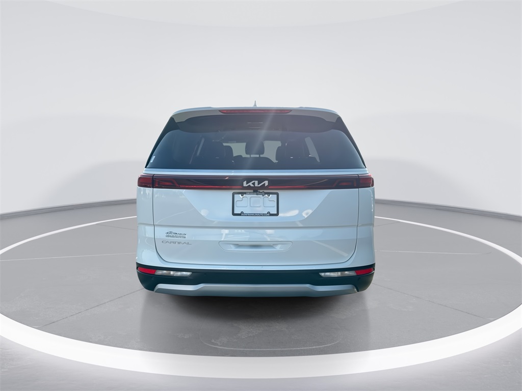 2024 Kia Carnival LX photo 7