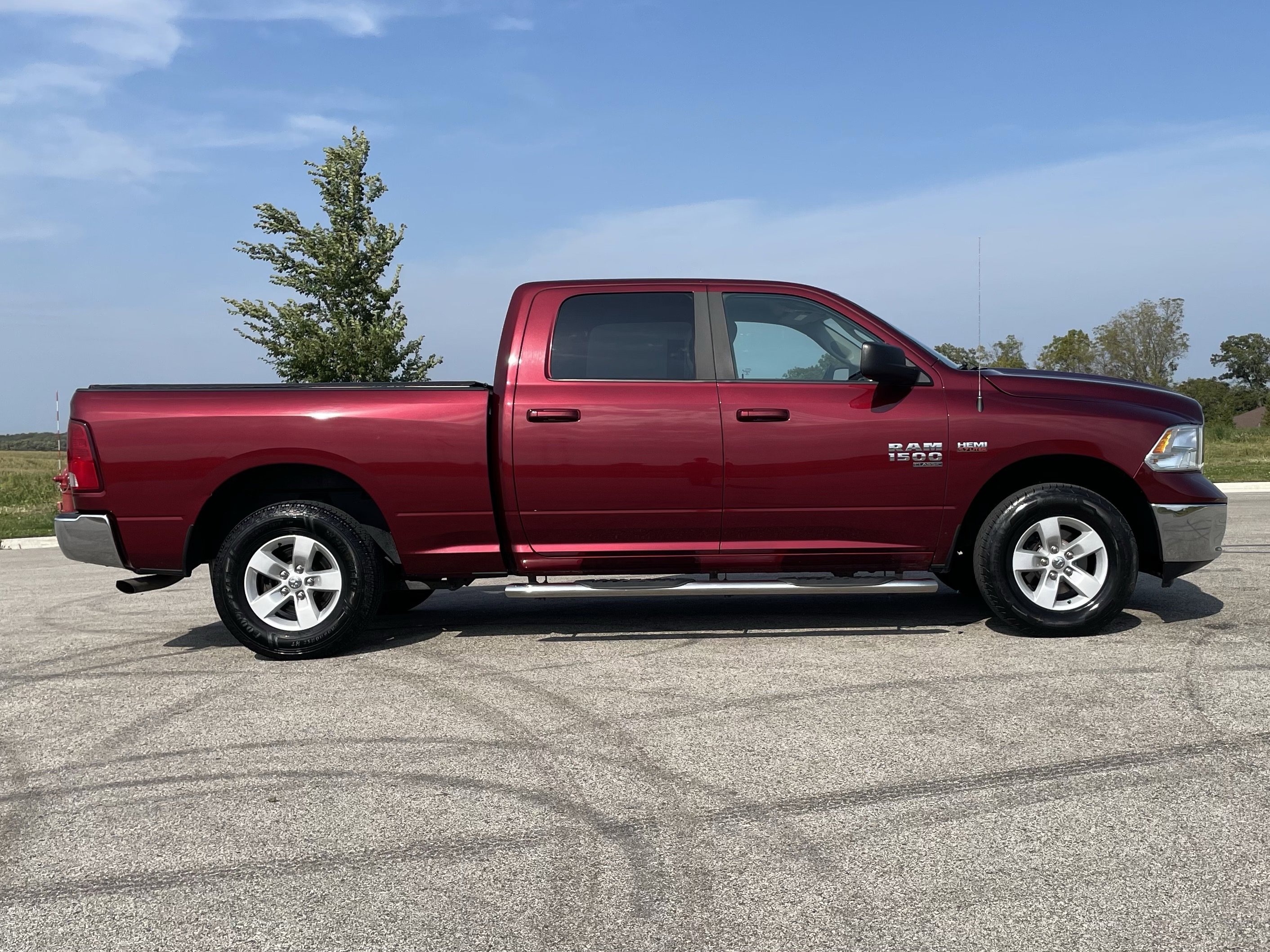 2020 Ram 1500 Classic SLT photo 3