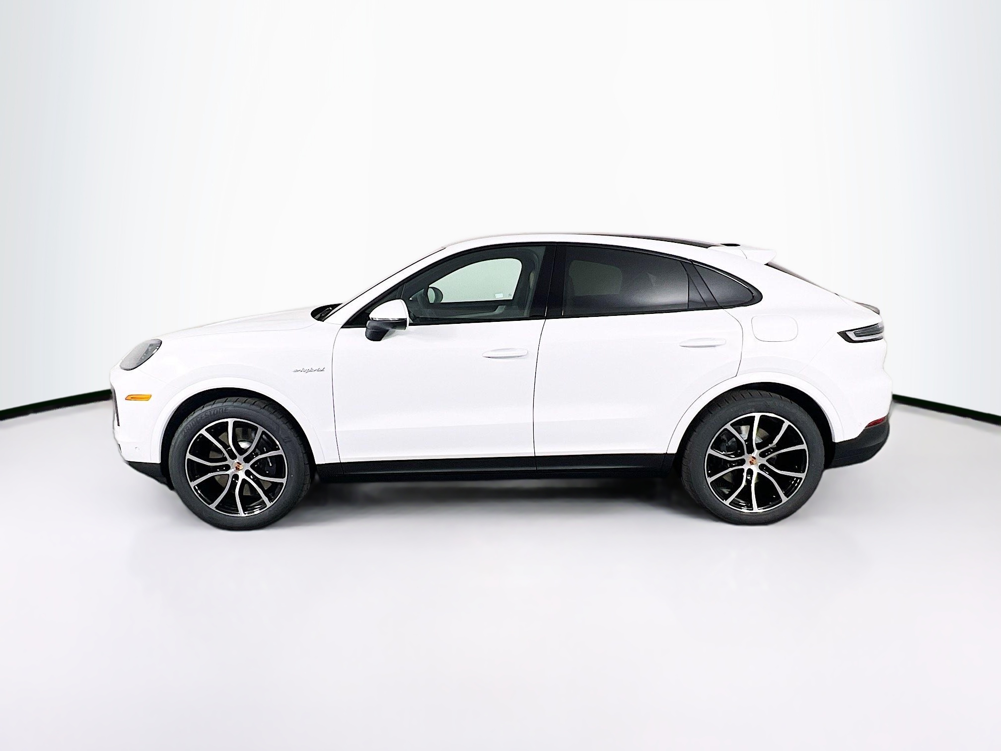 2026 Porsche Cayenne Hybrid Coupe photo 2