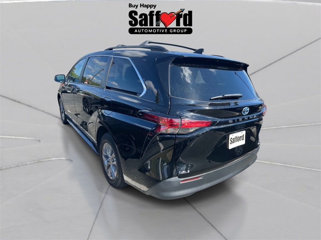 2022 Toyota Sienna LE photo 14