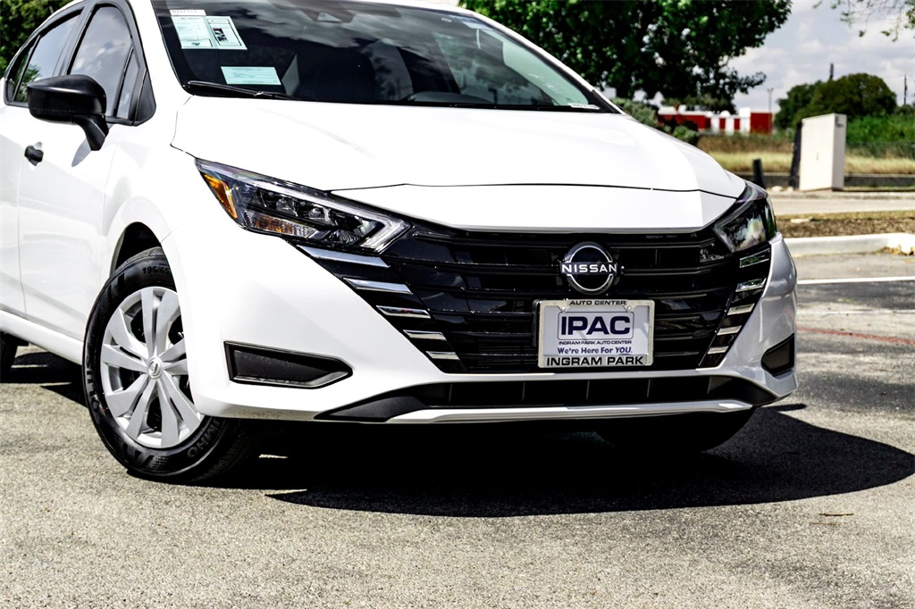 2025 Nissan Versa S photo 3