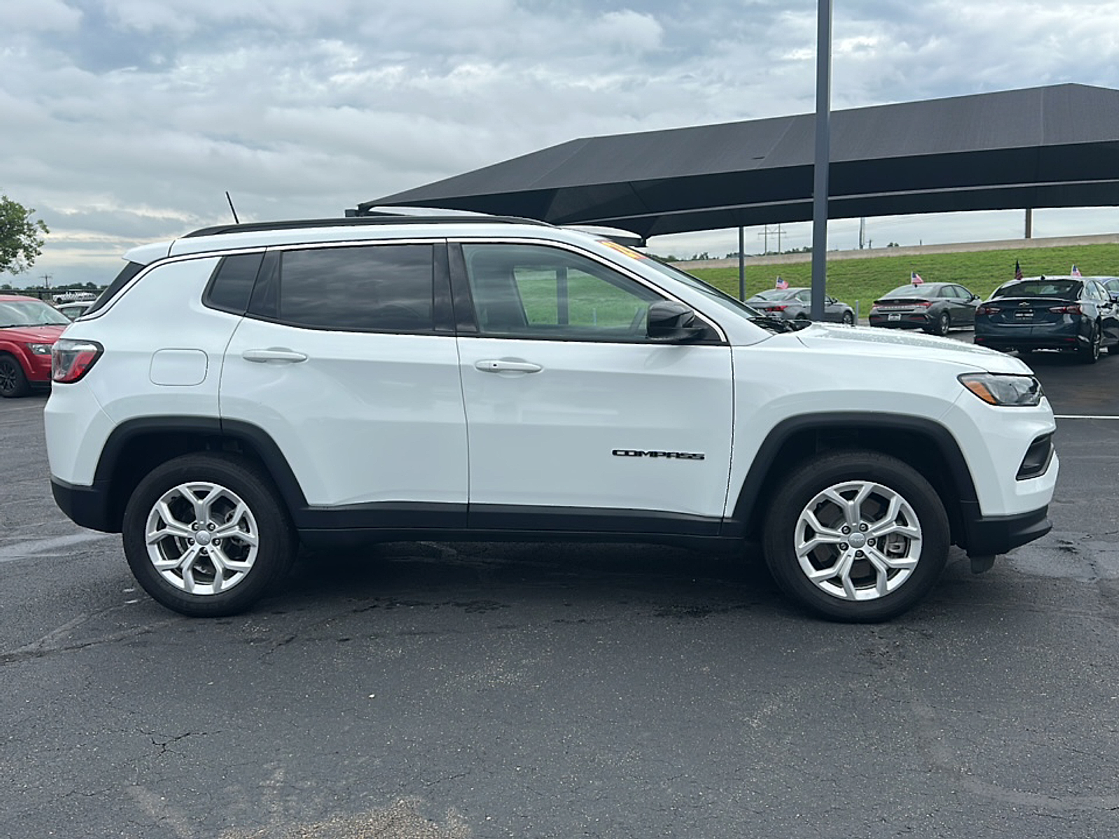 Used 2024 Bright White Clearcoat Jeep Latitude 4x4 image 9