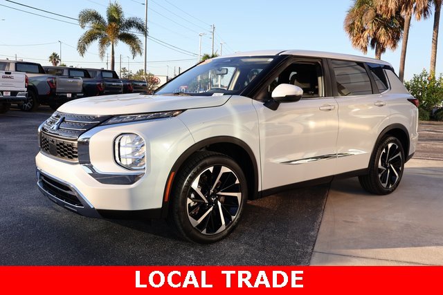 2022 Mitsubishi Outlander ES photo 3