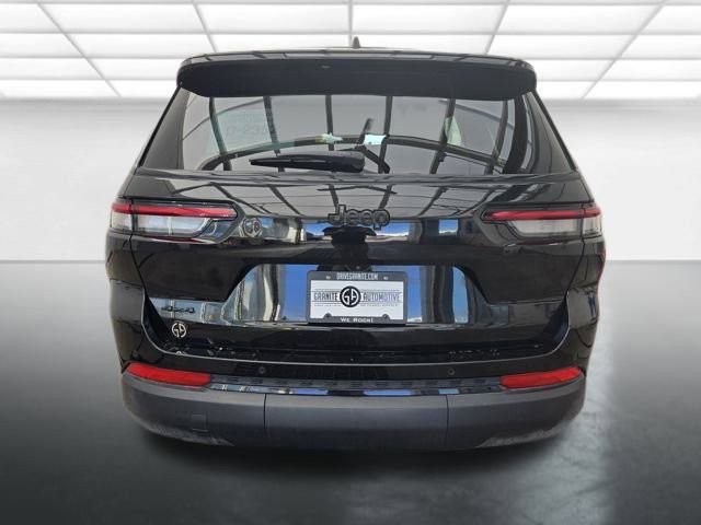 2024 Jeep Grand Cherokee Altitude photo 3