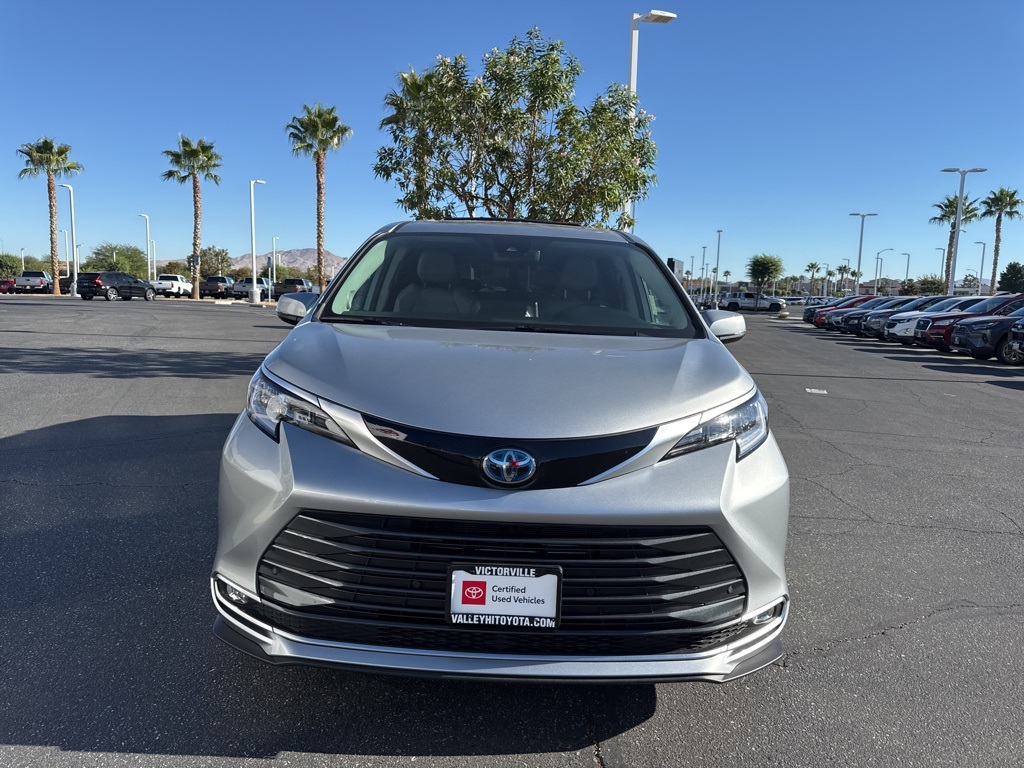2023 Toyota Sienna Limited photo 2