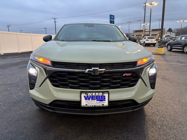 2024 Chevrolet Trax photo 2