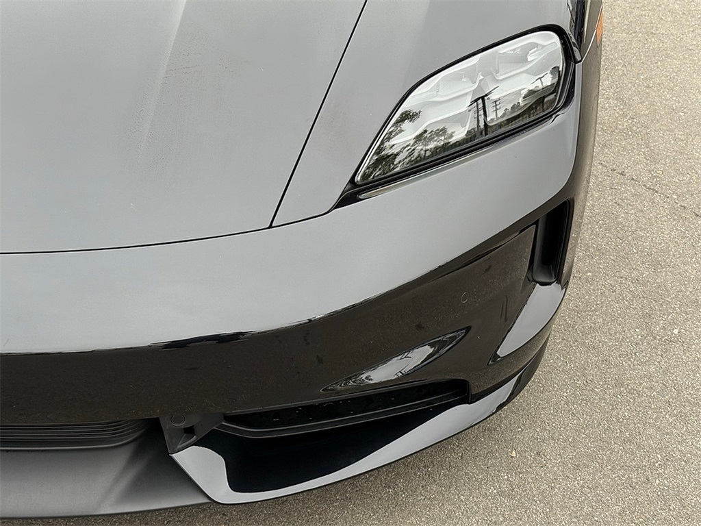 2025 Porsche Taycan 4S photo 9
