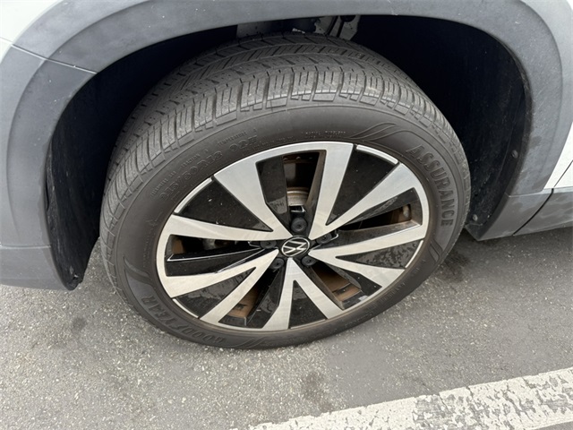 2022 Volkswagen Taos SE photo 3