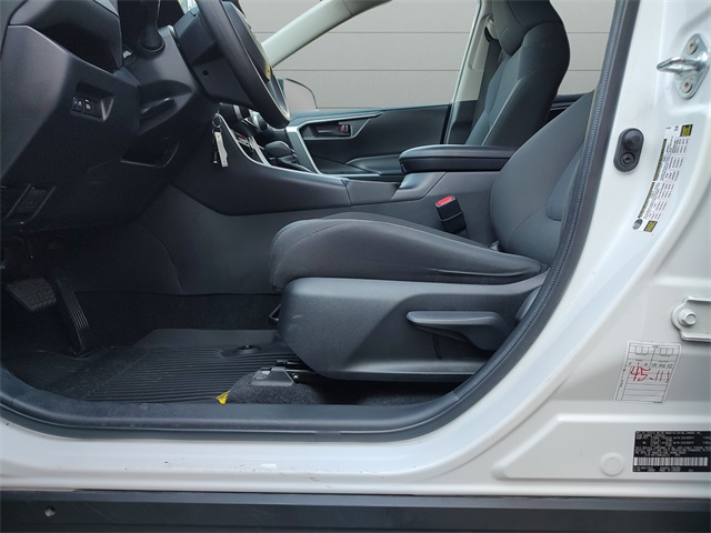2024 Toyota RAV4 LE photo 25