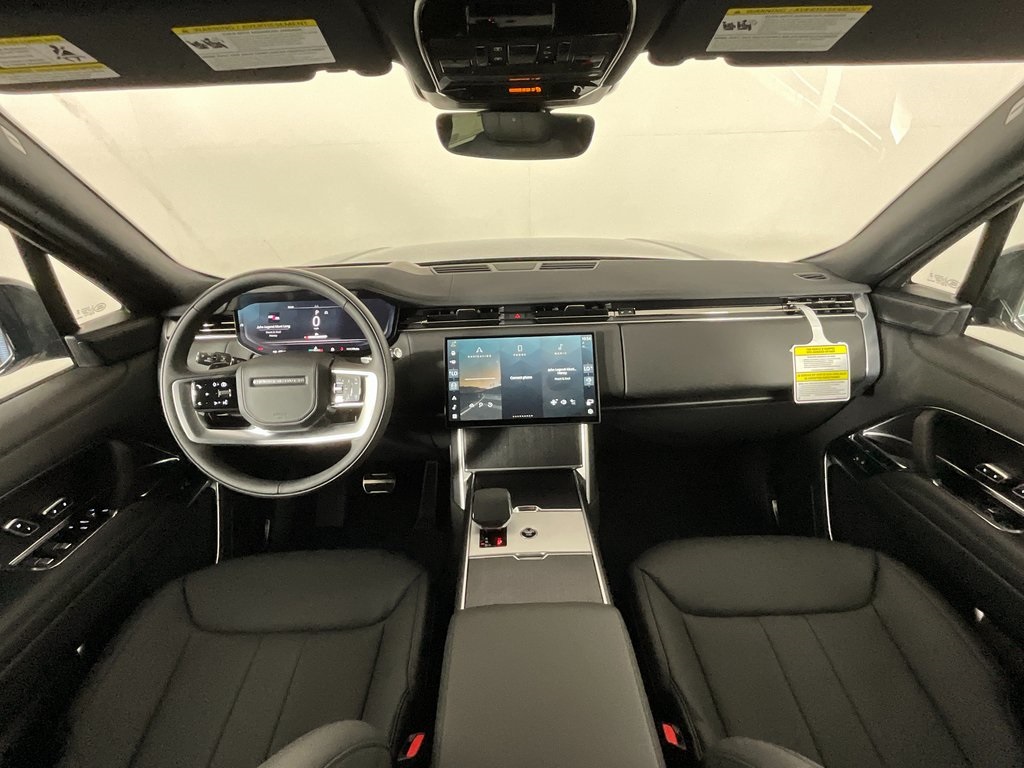2025 Land Rover Range Rover SE photo 3