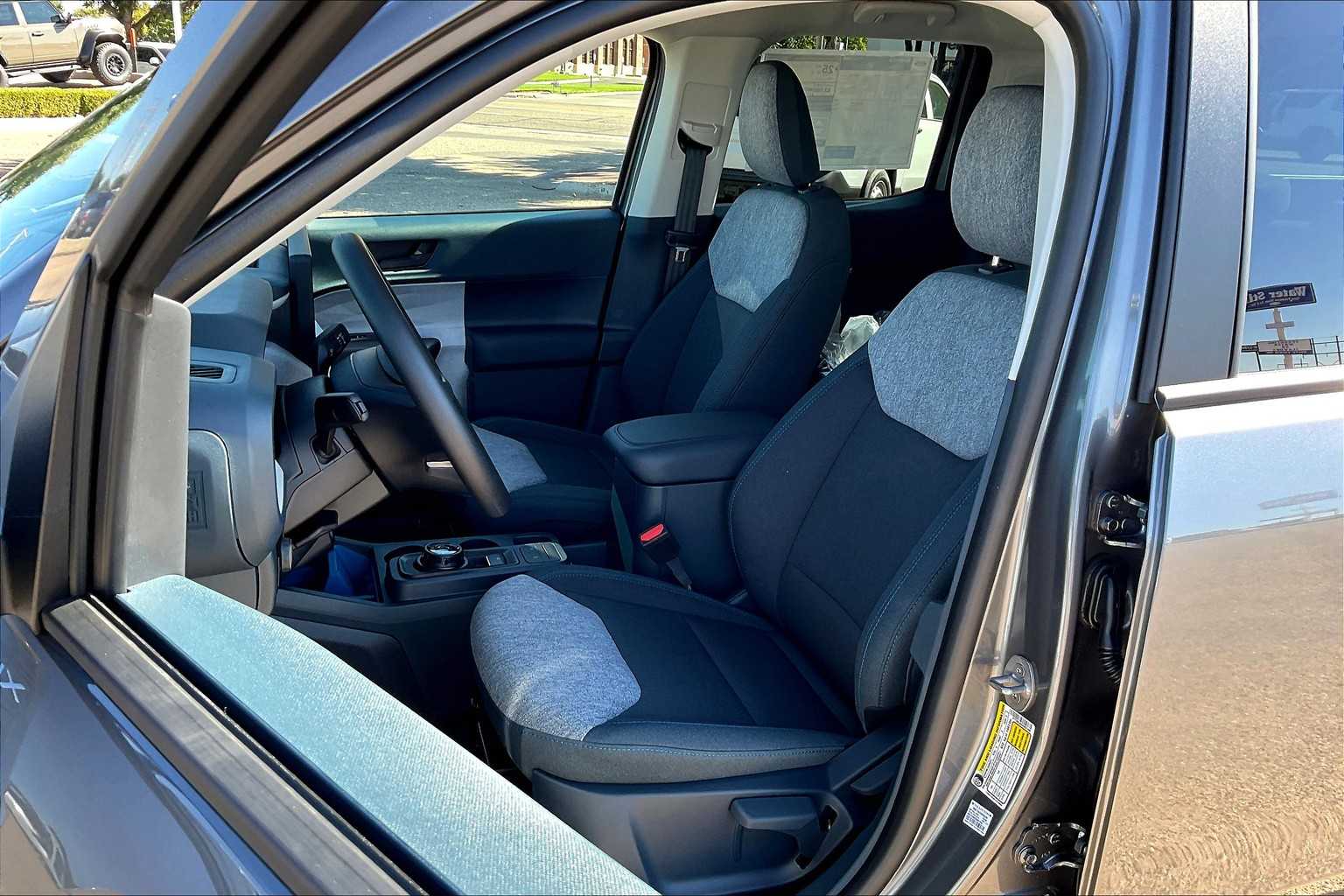 2025 Ford Maverick XLT photo 8