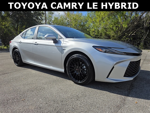 2025 Toyota Camry LE's photo