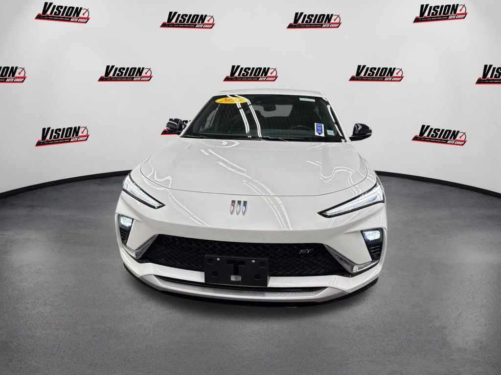 2024 Buick Envista ST photo 2