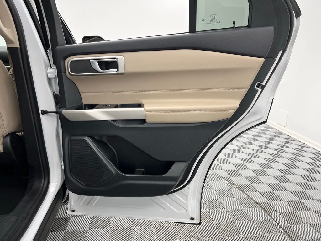 2023 Ford Explorer XLT photo 31