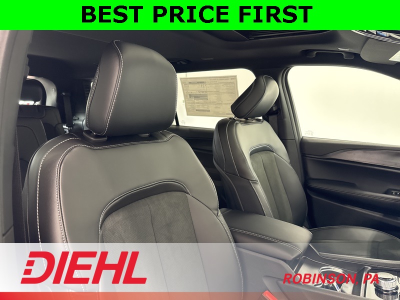 2025 Jeep Grand Cherokee Altitude photo 4