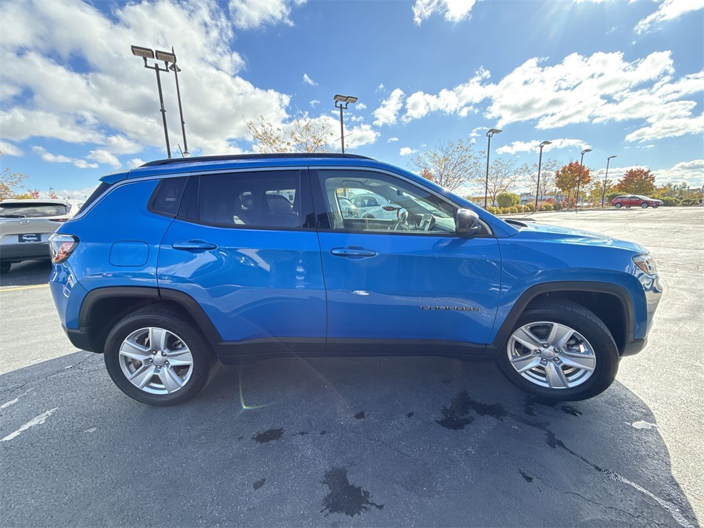 2022 Jeep Compass Latitude photo 4