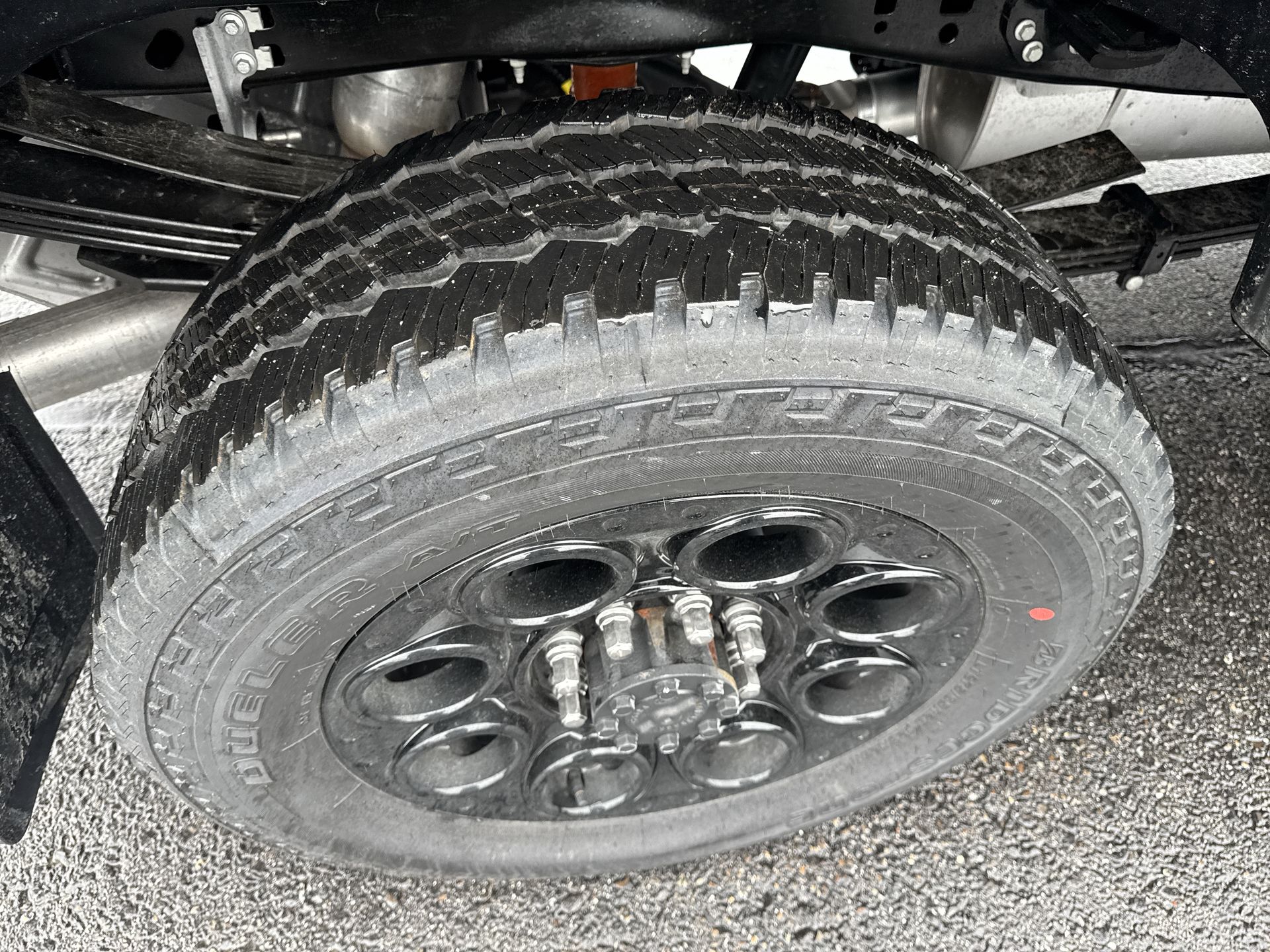 2025 Ford F-350 Lariat photo 2