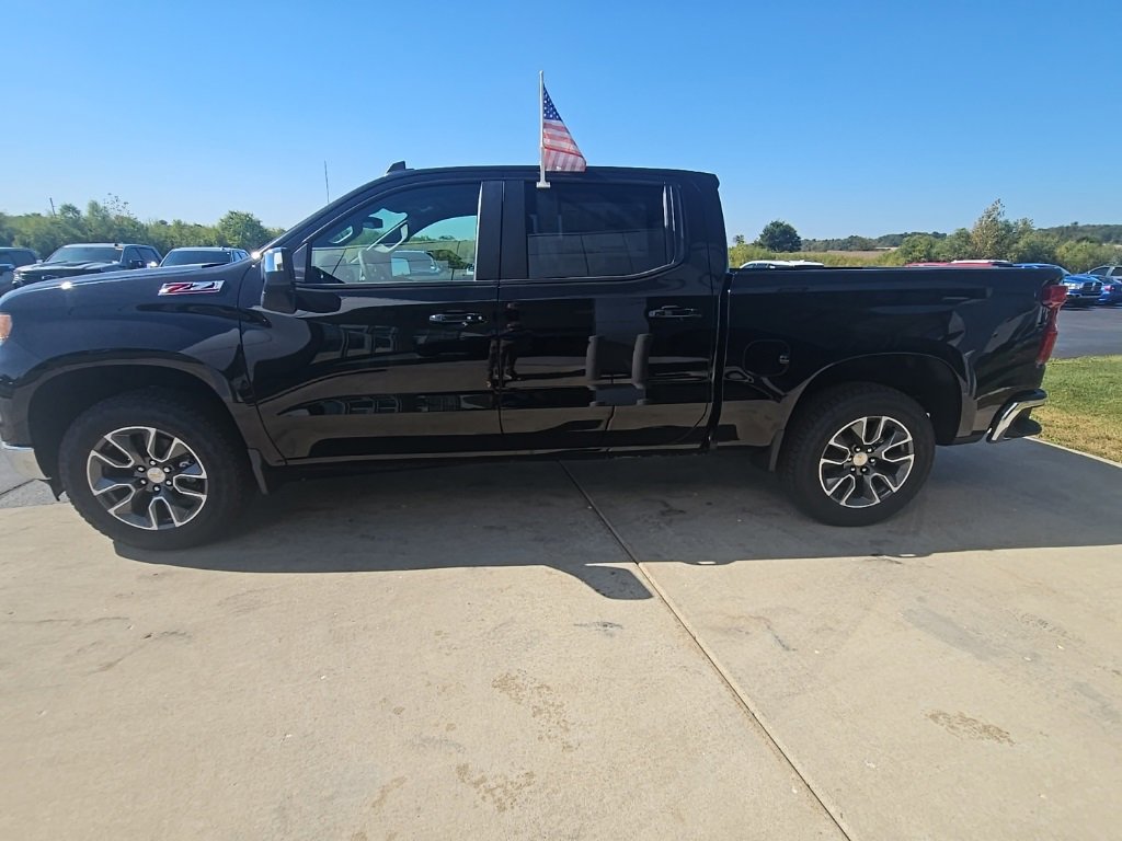 2026 Chevrolet Silverado LT photo 4