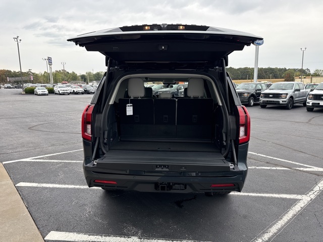2025 Ford Expedition photo 32