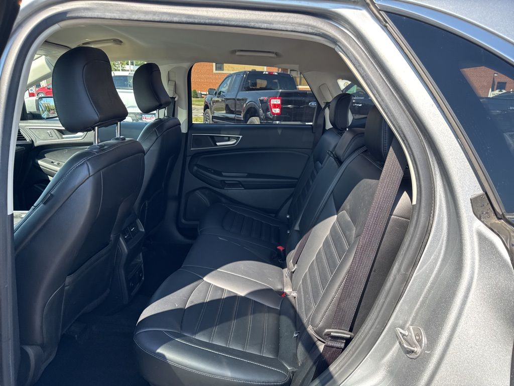 2022 Ford Edge SEL photo 25