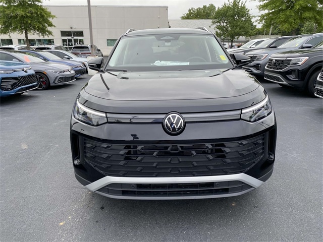 2025 Volkswagen Tiguan SE photo 2