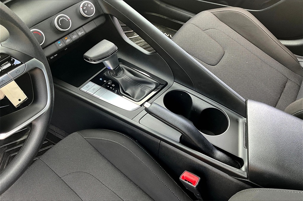 2024 Hyundai Elantra SE photo 15
