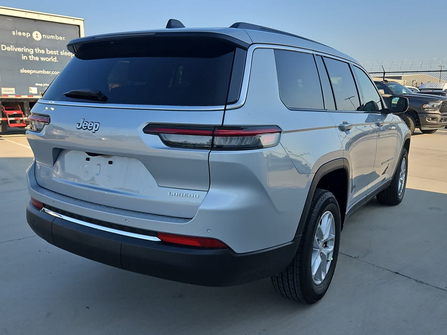 2025 Jeep Grand Cherokee Laredo X photo 4