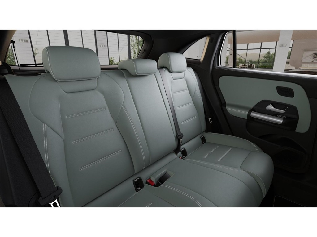 2026 Mercedes Benz GLA 250 4MATIC photo 5