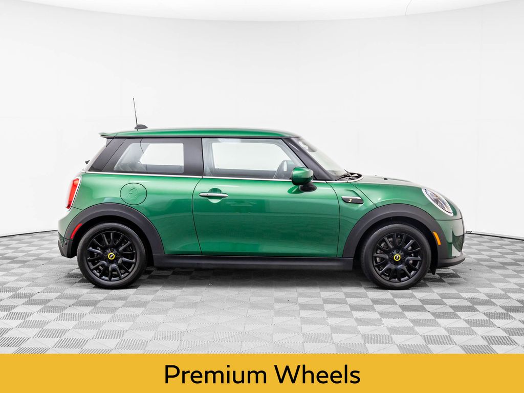 2023 Mini Cooper 2 Door Hardtop SE Signature photo 7