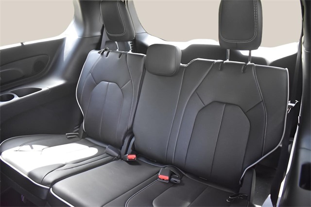 2025 Chrysler Pacifica Limited photo 14