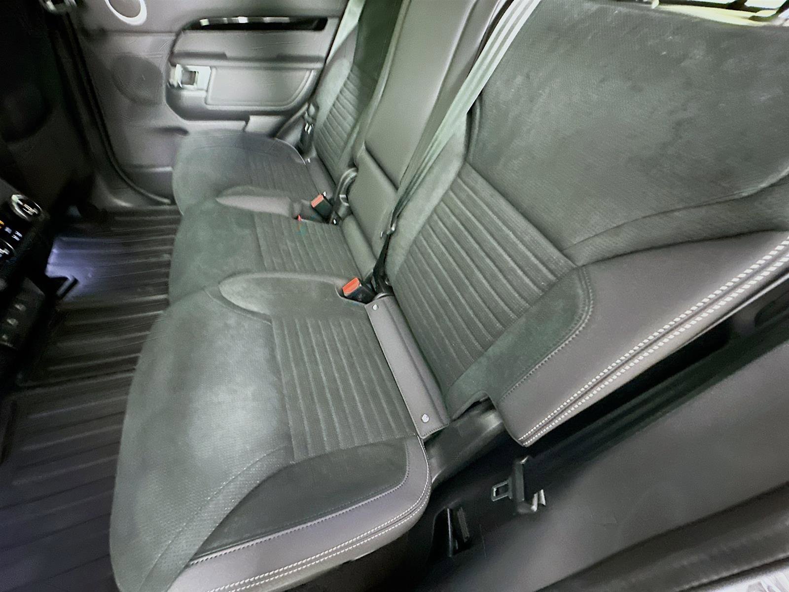 2024 Land Rover Discovery S photo 22