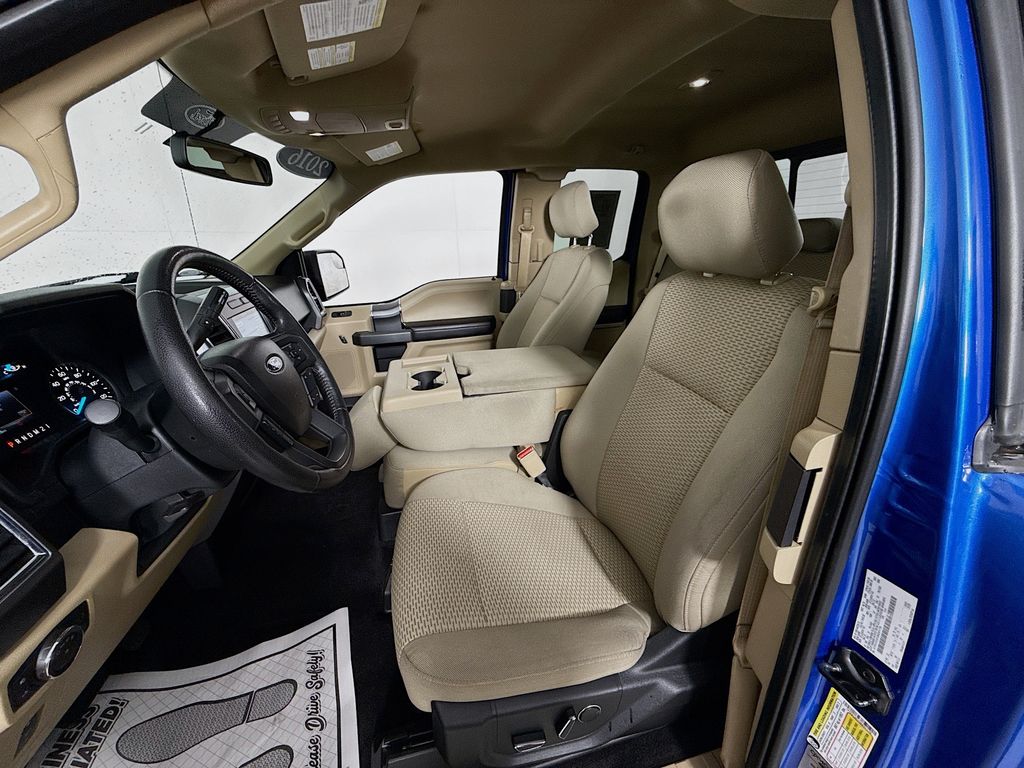 2016 Ford F-150 XLT photo 2