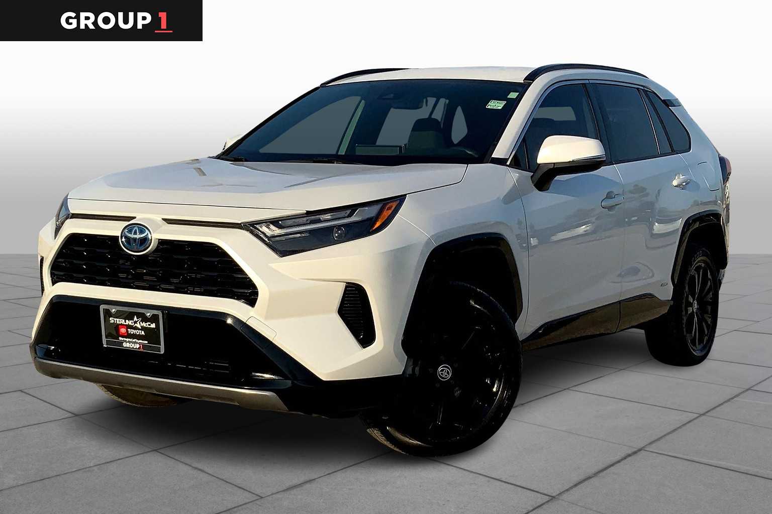 2024 Toyota RAV4 SE's photo