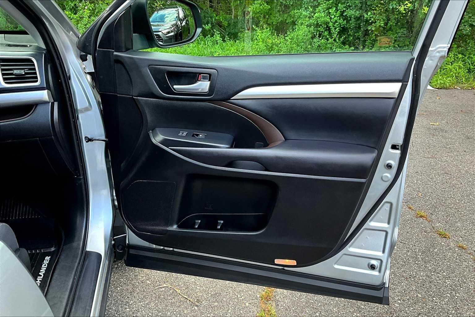 2019 Toyota Highlander XLE photo 21