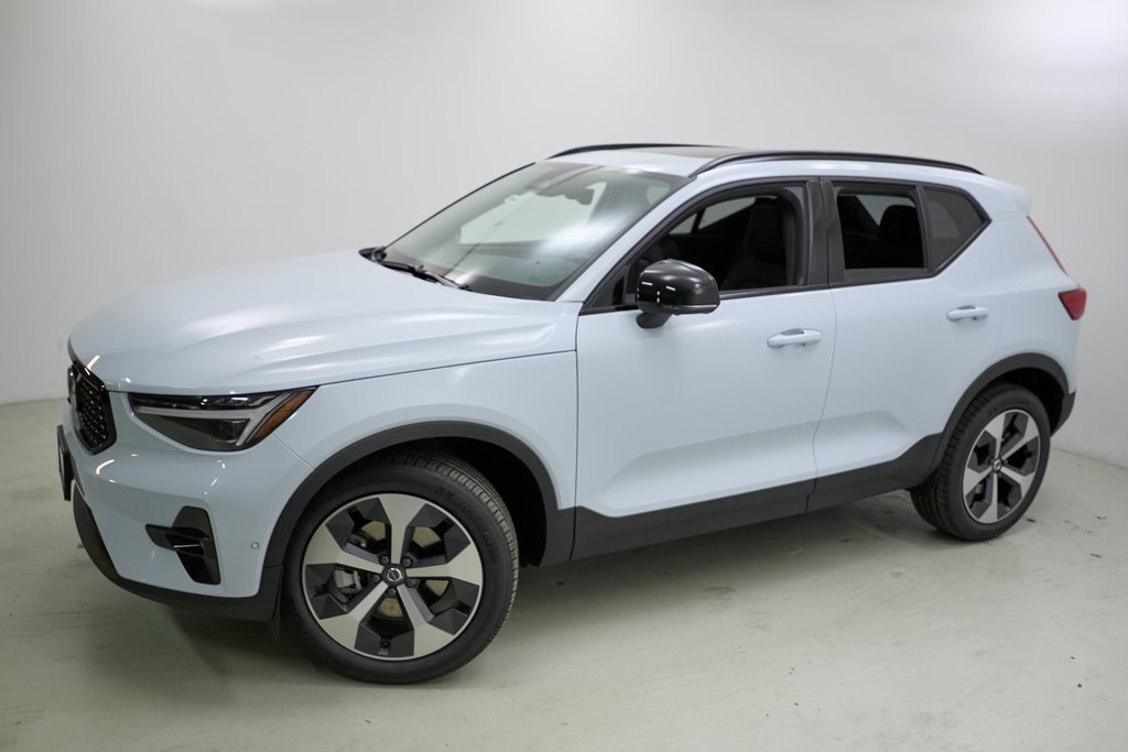 2026 VOLVO XC40 - Image 2