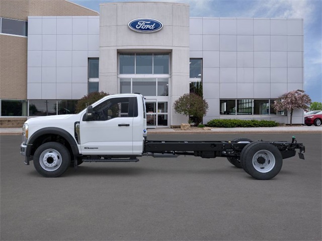2025 Ford F-600 photo 3