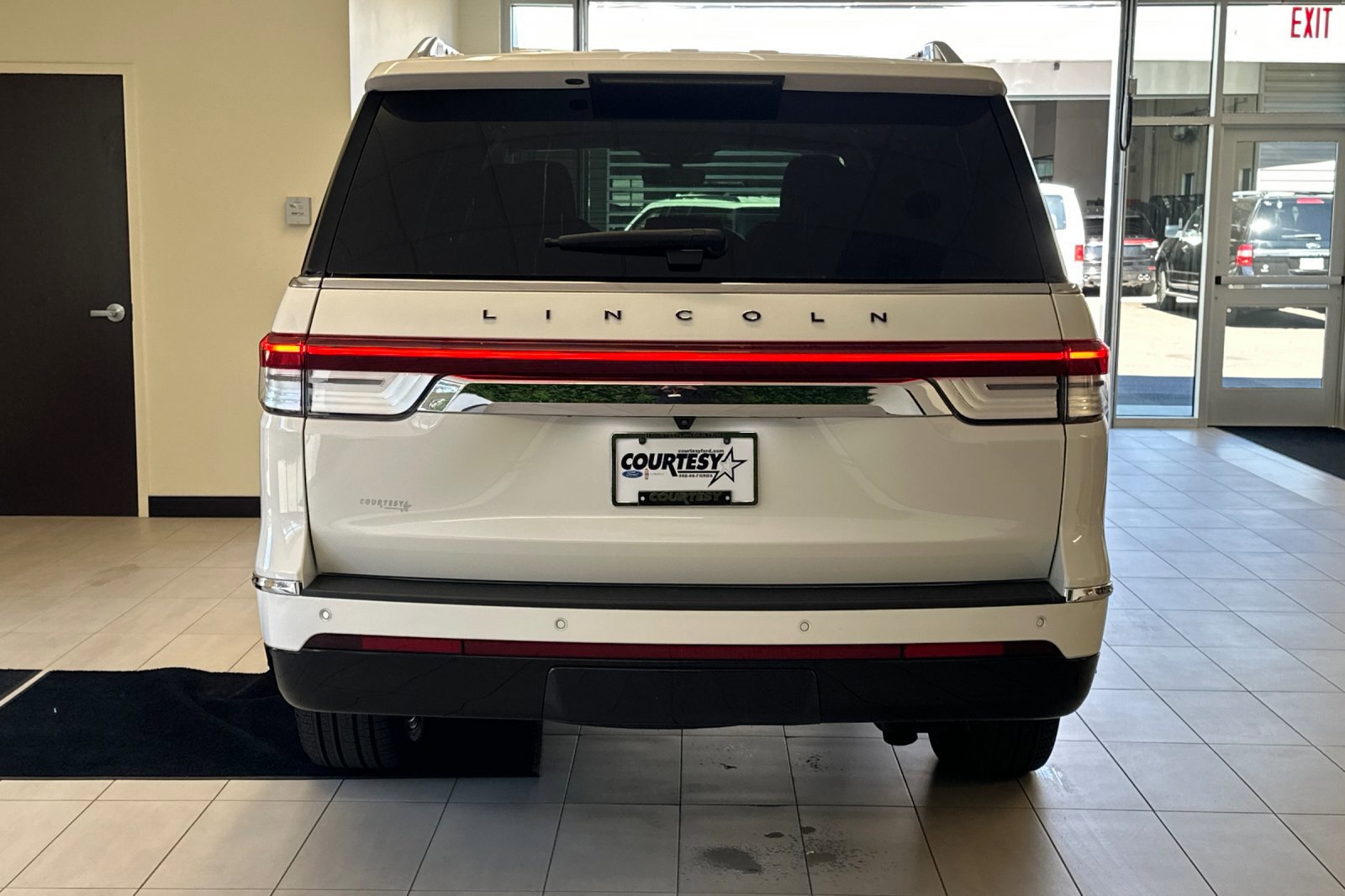 2023 Lincoln Navigator Black Label photo 4