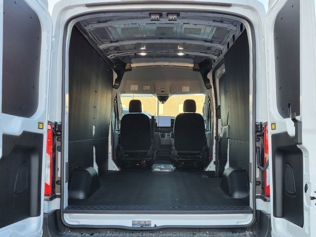 2022 Ford Transit photo 8
