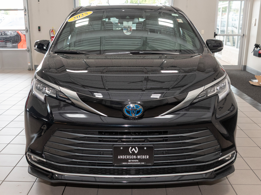2025 Toyota Sienna Limited photo 3