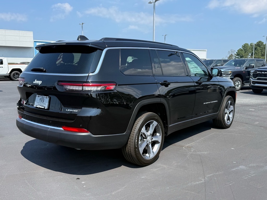 2025 Jeep Grand Cherokee Limited photo 3