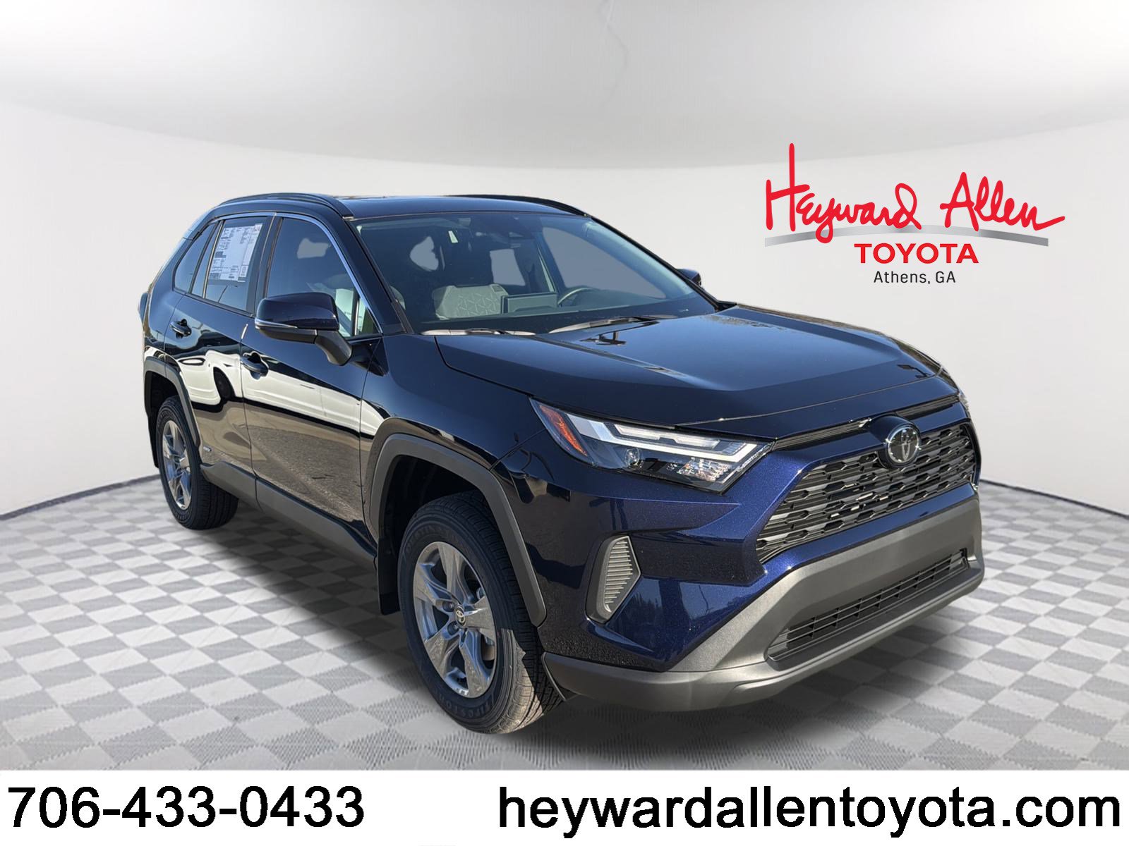 2025 Toyota RAV4 XLE's photo