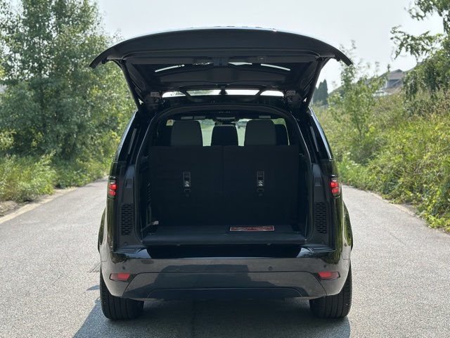 2024 Land Rover Discovery SE photo 8